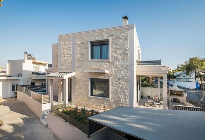 Beautiful Pool Villa For Relaxing Family Holidays