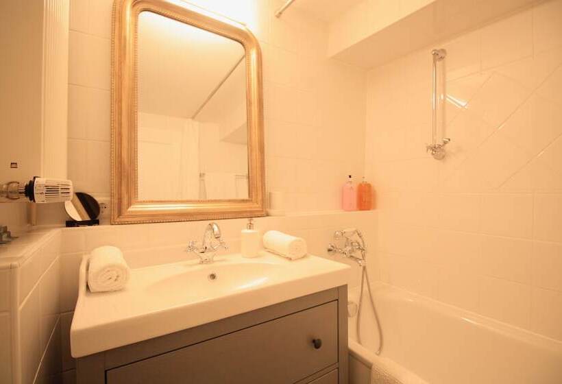 Boutique Charme Apartments 10