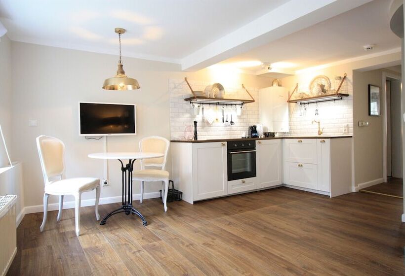 Boutique Charme Apartments 10