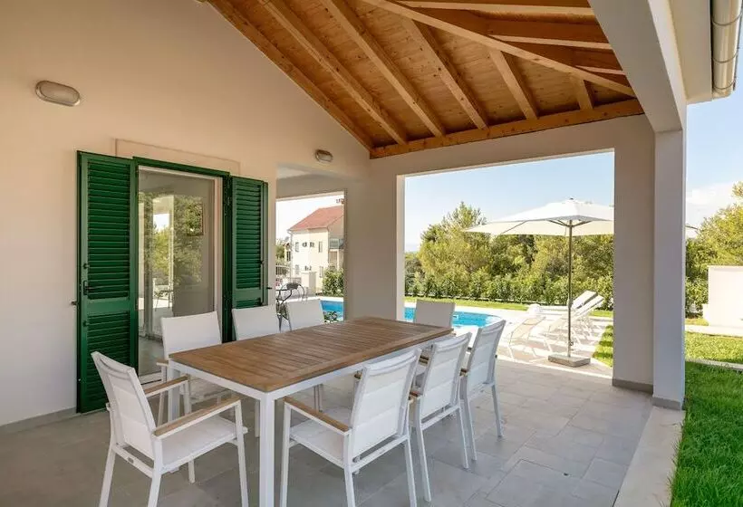 Family Villa Makarac Perfect Place To Get Away And Relax