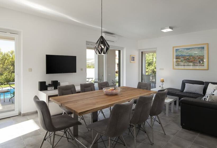 Family Villa Makarac Perfect Place To Get Away And Relax