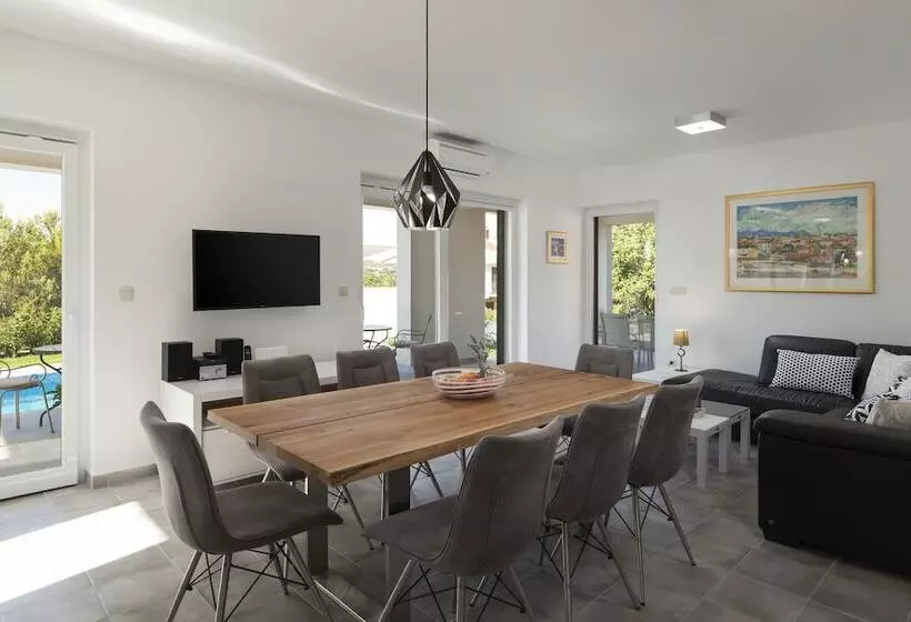 Family Villa Makarac Perfect Place To Get Away And Relax