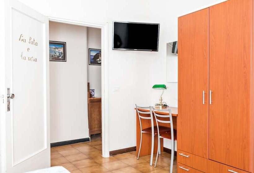 بنسيون Lia Rooms 4