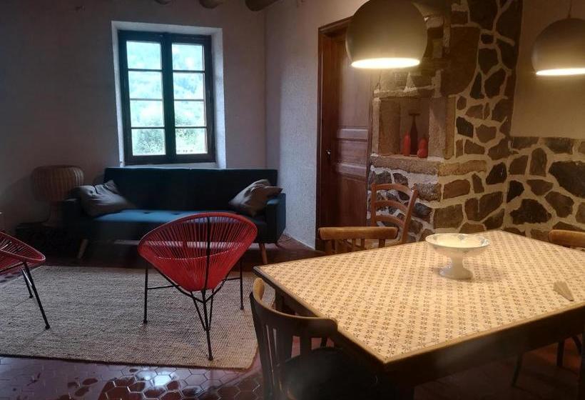 민박 La Maison Sous Le Château