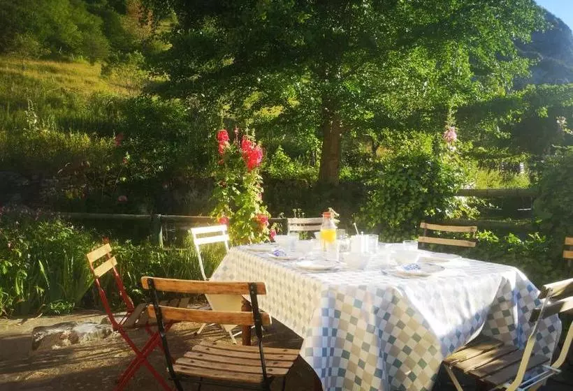 Aamiaismajoitus (B&B) La Maison Sous Le Château