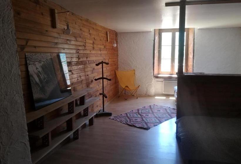 민박 La Maison Sous Le Château