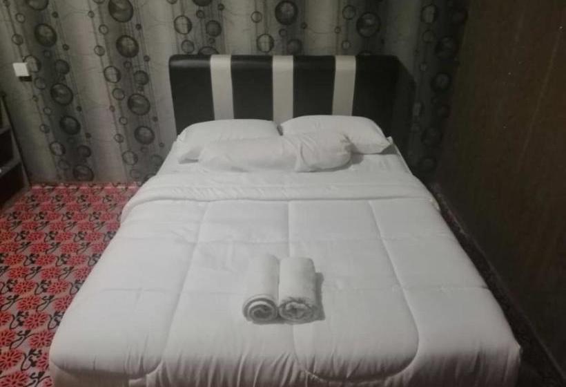 Otel Spot On 89832 Famili Inn Ombak Rindu