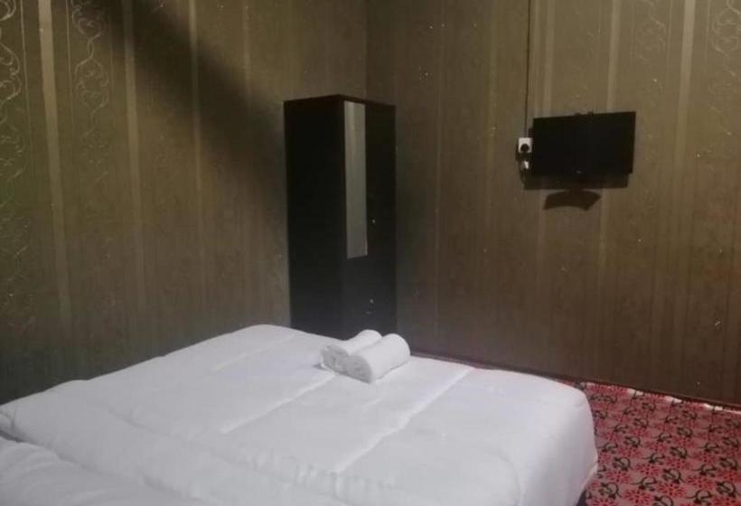 Otel Spot On 89832 Famili Inn Ombak Rindu