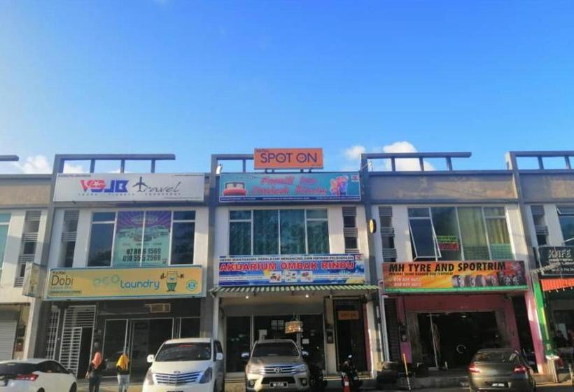 Otel Spot On 89832 Famili Inn Ombak Rindu