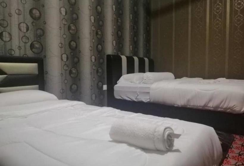 Otel Spot On 89832 Famili Inn Ombak Rindu