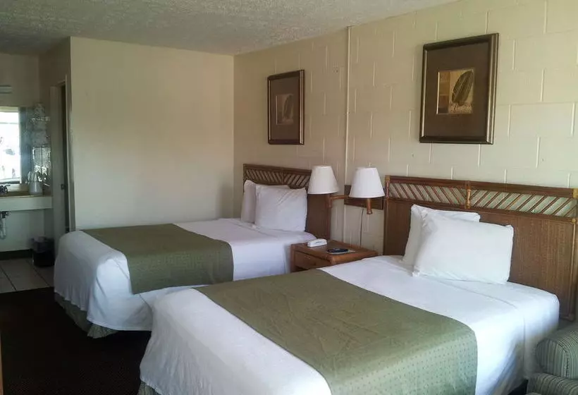 בית מלון כפרי American Quality Lodge Panama City