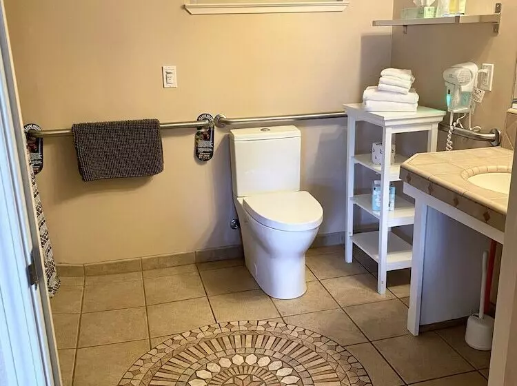 Отель Arnold Meadowmont Lodge