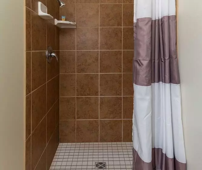 Отель Arnold Meadowmont Lodge