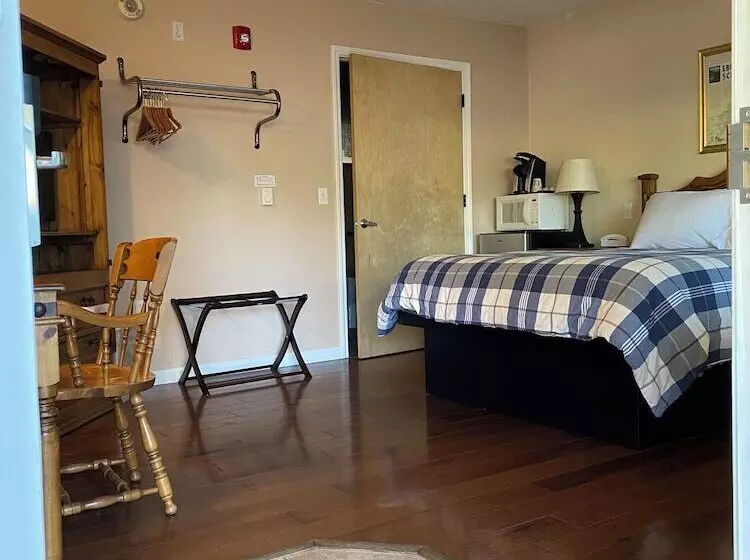 Отель Arnold Meadowmont Lodge