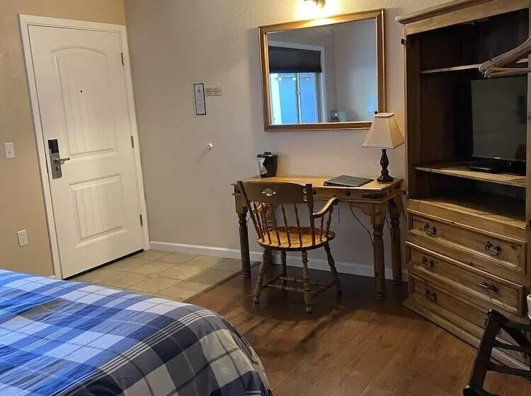 Отель Arnold Meadowmont Lodge