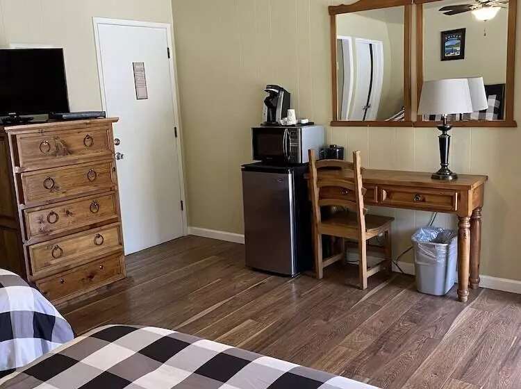 Отель Arnold Meadowmont Lodge