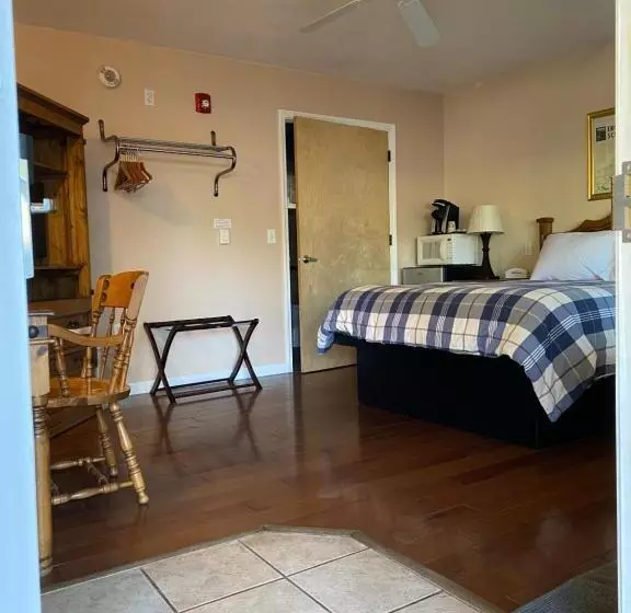 Отель Arnold Meadowmont Lodge