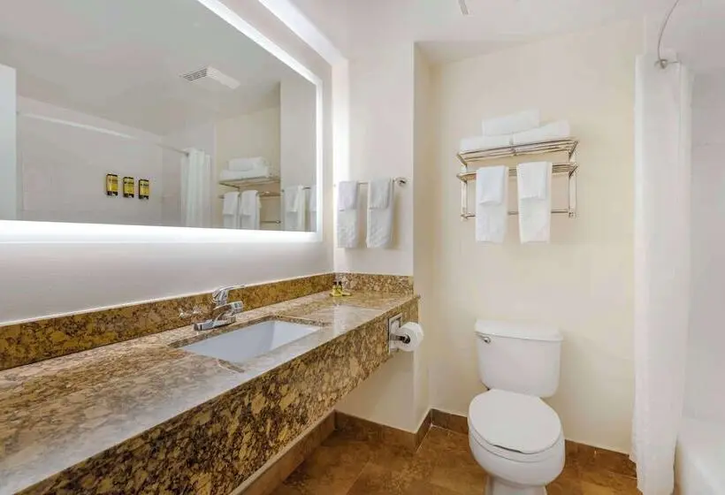 هتل Best Western Plus Universal Inn - Free Shuttle to Universal Studios!
