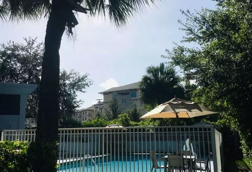 هتل Best Western Plus Universal Inn