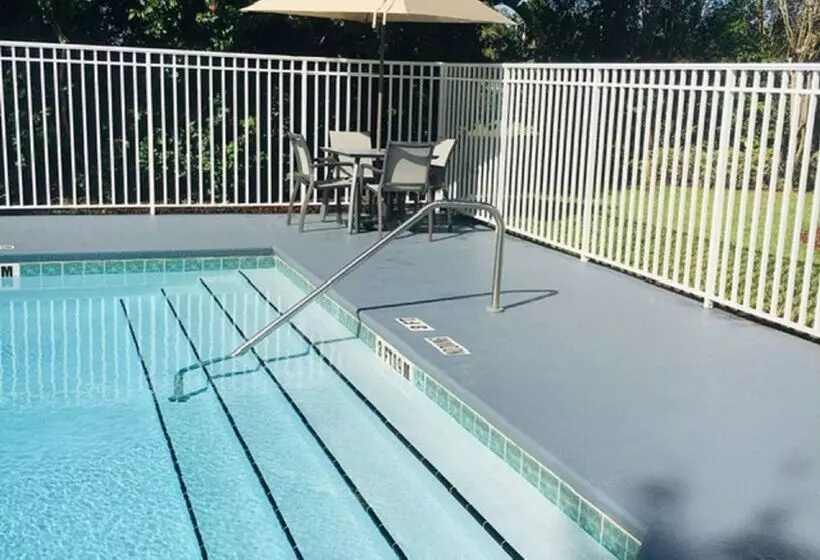 هتل Best Western Plus Universal Inn