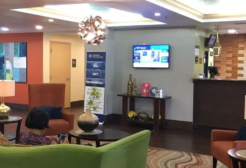 هتل Best Western Plus Universal Inn