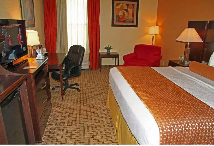 هتل Best Western Plus Universal Inn