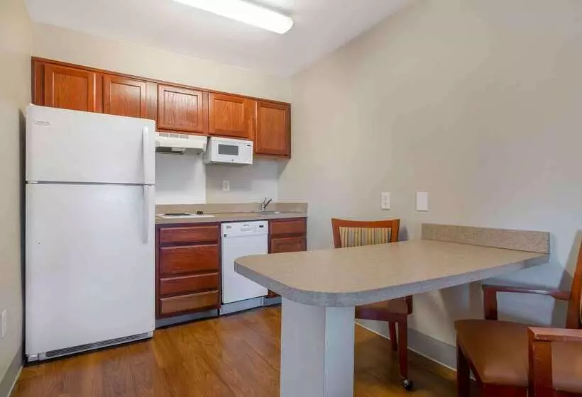 فندق Extended Stay America Suites  Kansas City  Lenexa  87th St