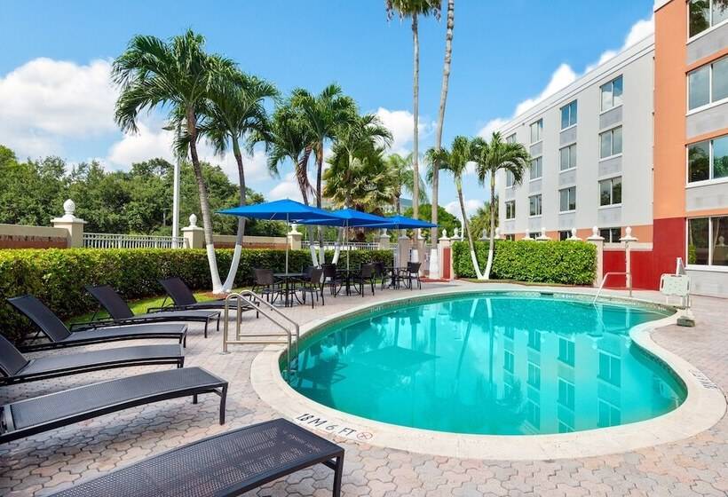 בית מלון כפרי Holiday Inn Express Miami Airport Doral Area, An Ihg
