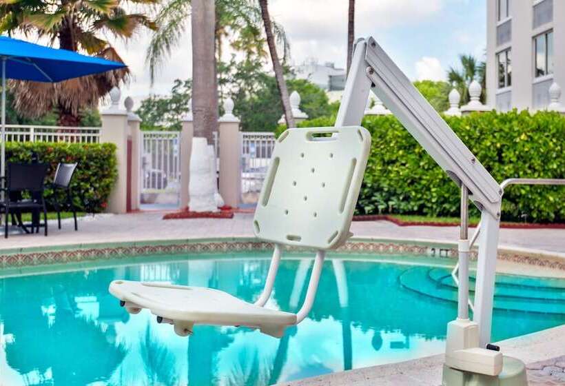 בית מלון כפרי Holiday Inn Express Miami Airport Doral Area, An Ihg