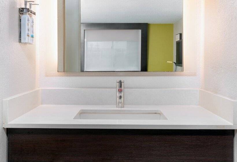 בית מלון כפרי Holiday Inn Express Miami Airport Doral Area, An Ihg