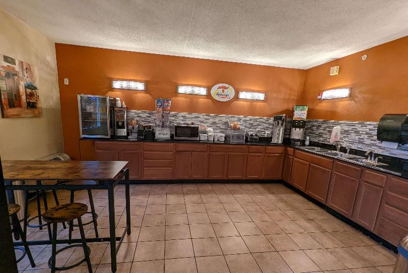 فندق Super 8 By Wyndham Wichita North