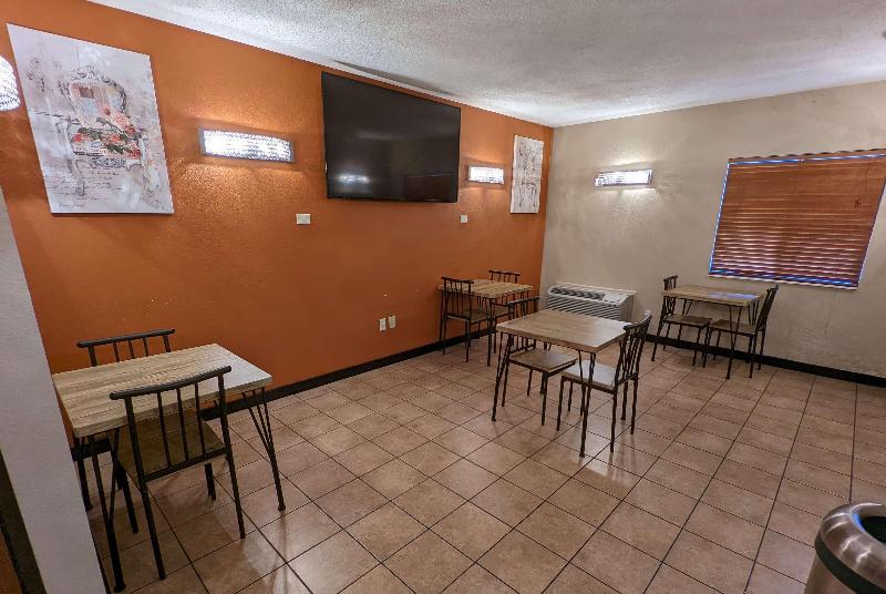 فندق Super 8 By Wyndham Wichita North