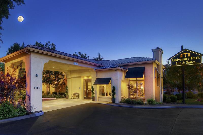 酒店 University Park Inn & Suites