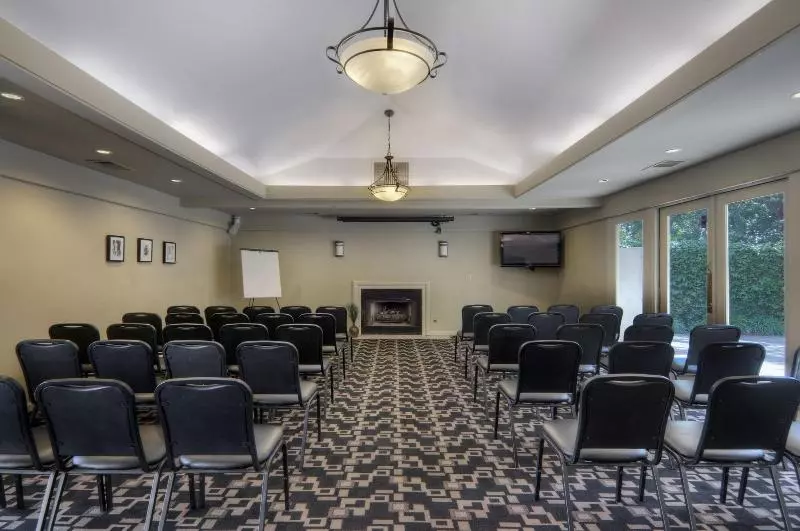 Hotel University Park Inn & Suites