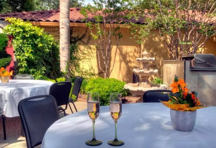 Hotel University Park Inn & Suites