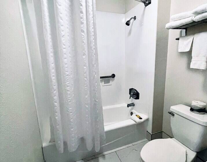 酒店 University Park Inn & Suites