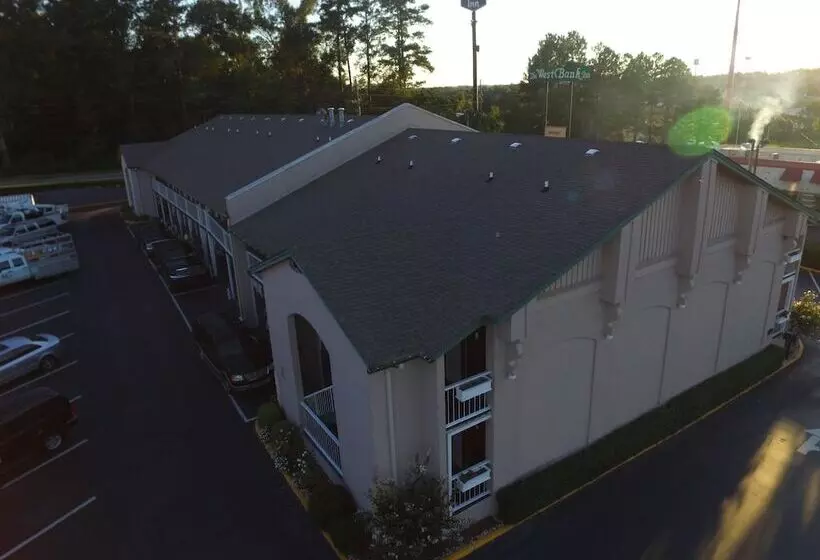 Отель West Bank Inn