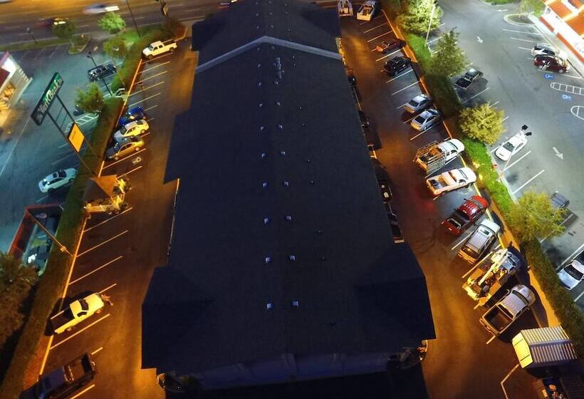 هتل West Bank Inn