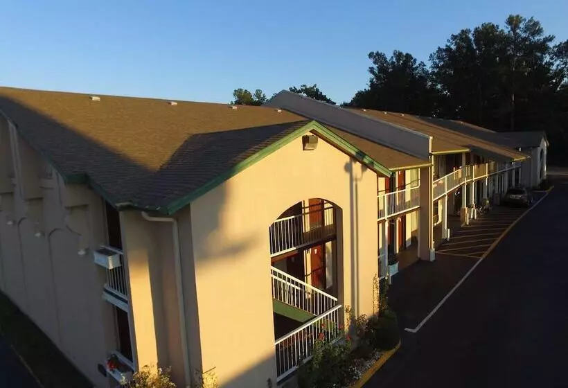 Отель West Bank Inn