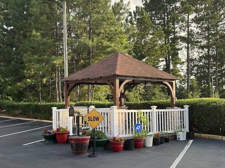 هتل West Bank Inn