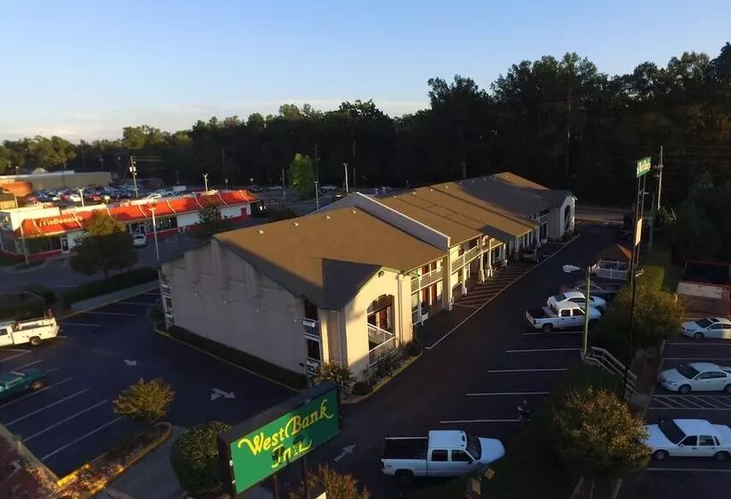 Отель West Bank Inn