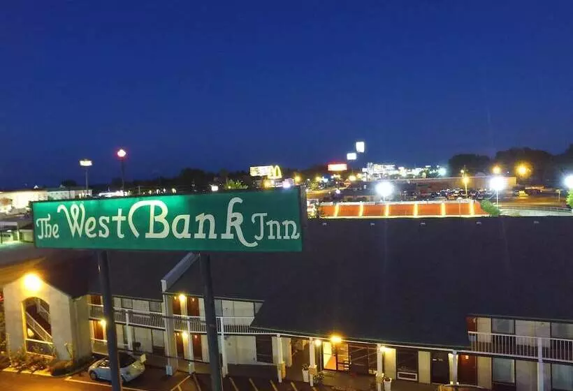 Отель West Bank Inn