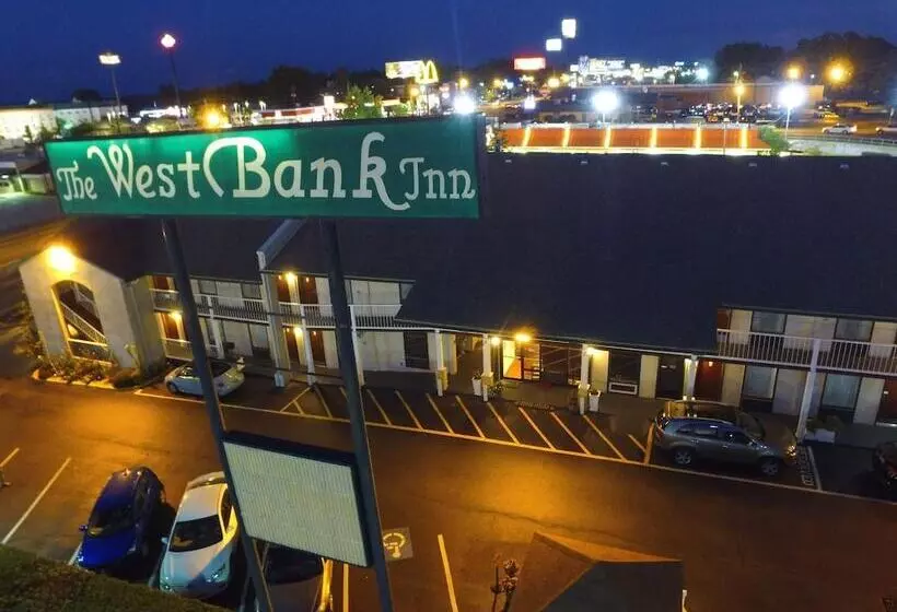 Отель West Bank Inn