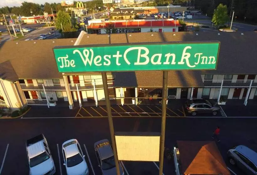 Отель West Bank Inn