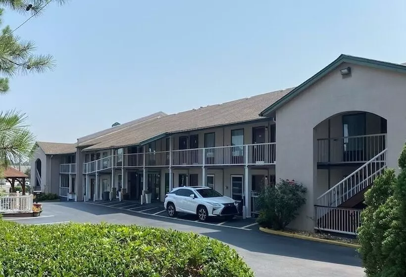 Отель West Bank Inn