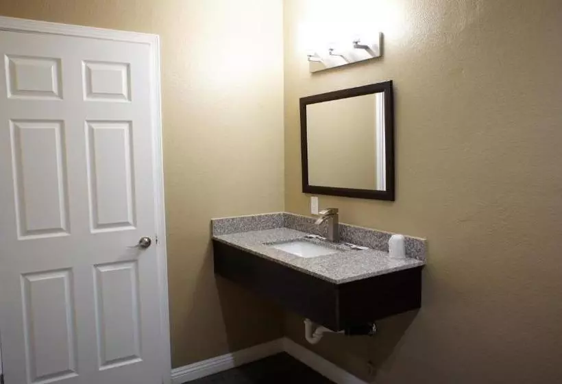 فندق على الطريق Executive Inn