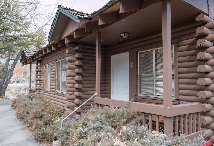 استراحتگاه Whispering Pines