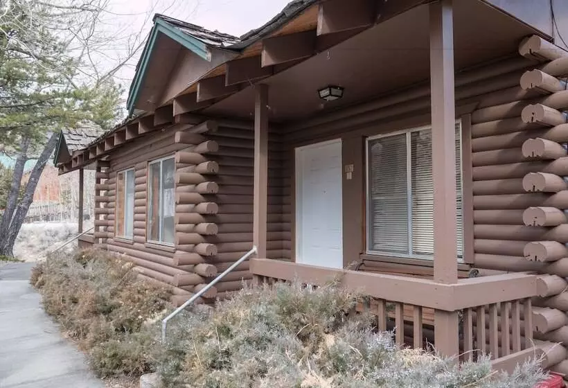 Курорт Whispering Pines