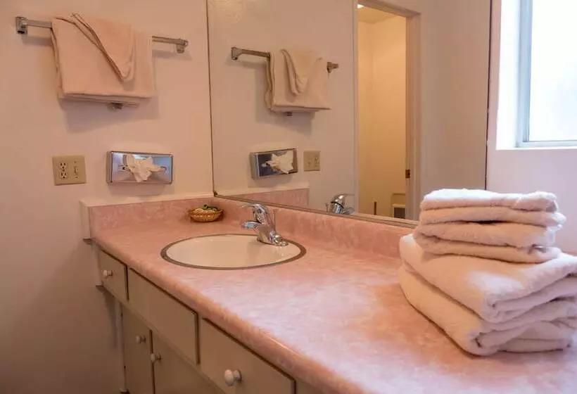 Курорт Whispering Pines