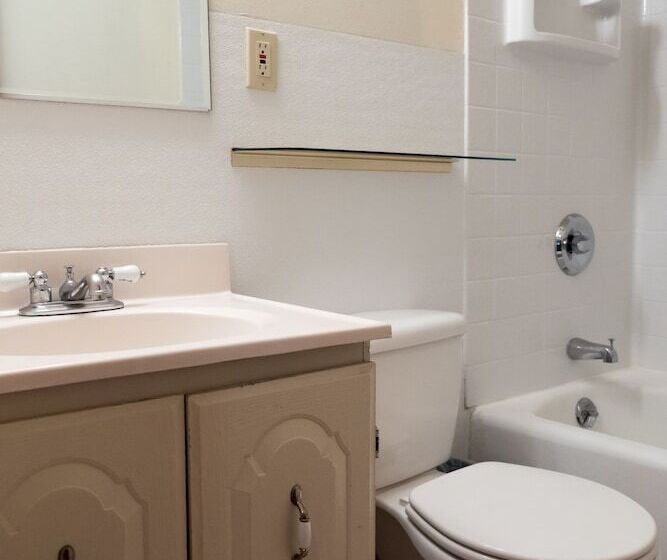 استراحتگاه Whispering Pines